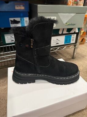 Beast Fashion Women’s Black Buckle Accent Faux Fur Lined Boots Size 7 M US
